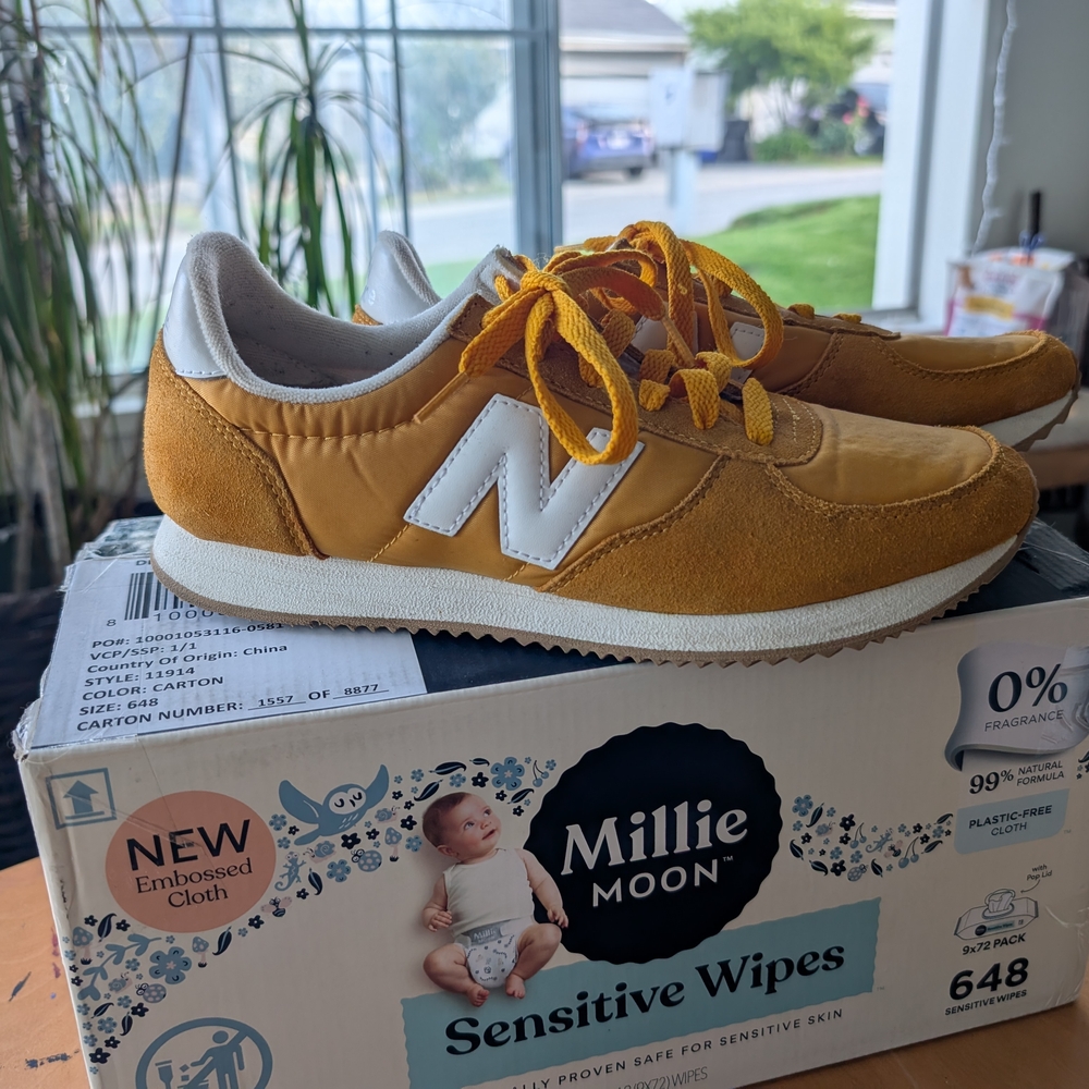 New Balance 220 Men's Yellow/Gold Sneakers